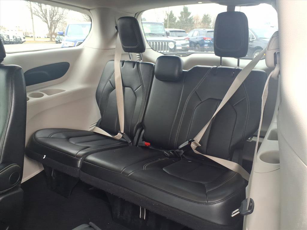 Used 2024 Chrysler Pacifica Touring-L image 29