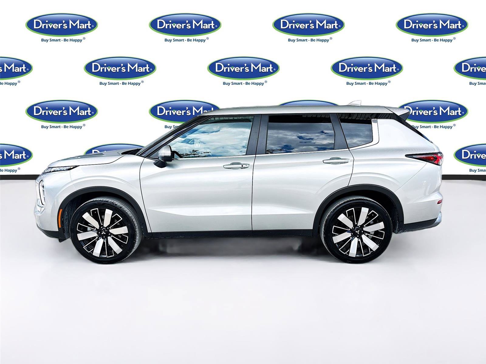 Used 2025 Mitsubishi Outlander SE FWD image 4