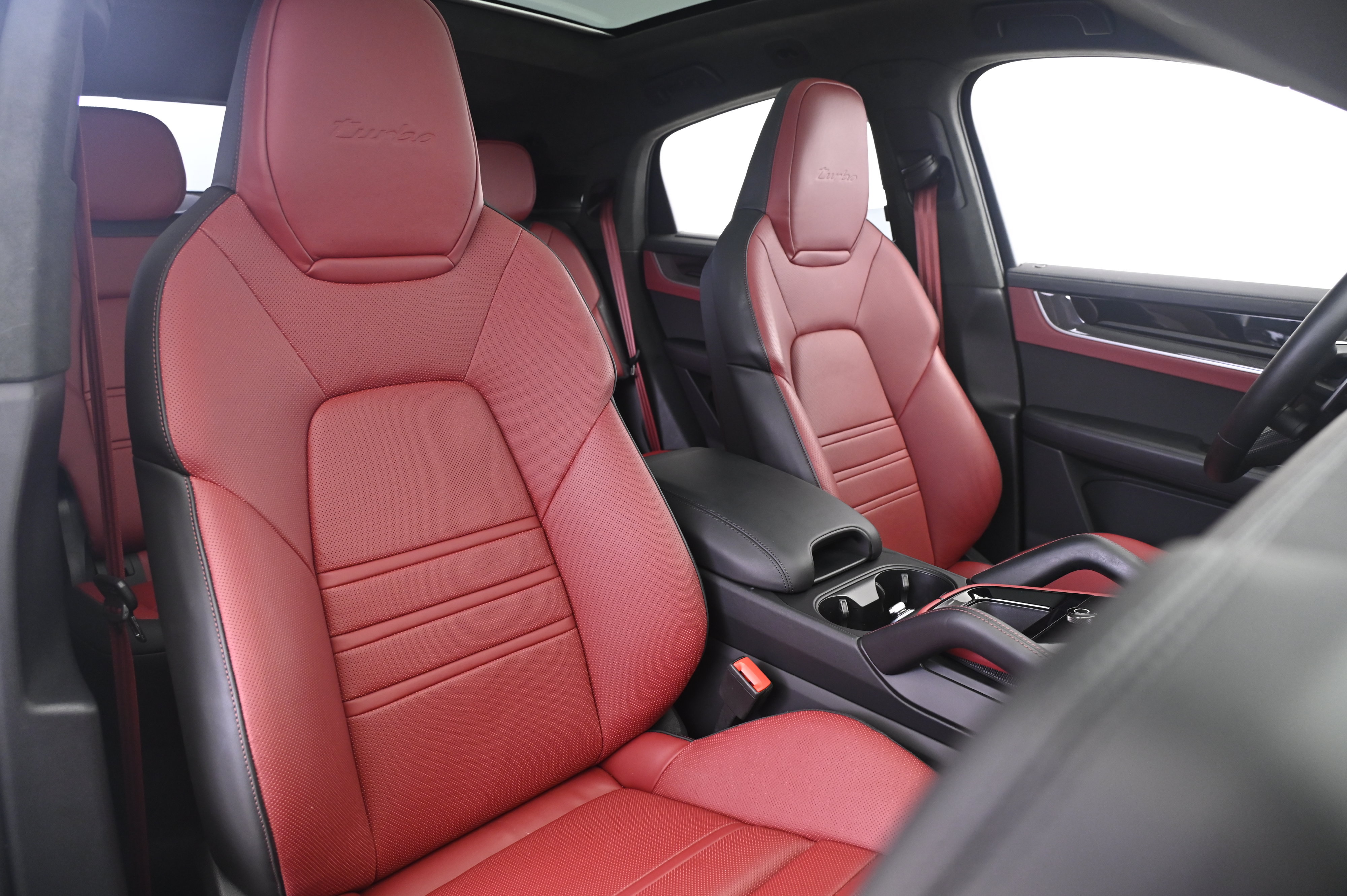 Certified 2026 Porsche Cayenne Turbo AWD/4WD image 24