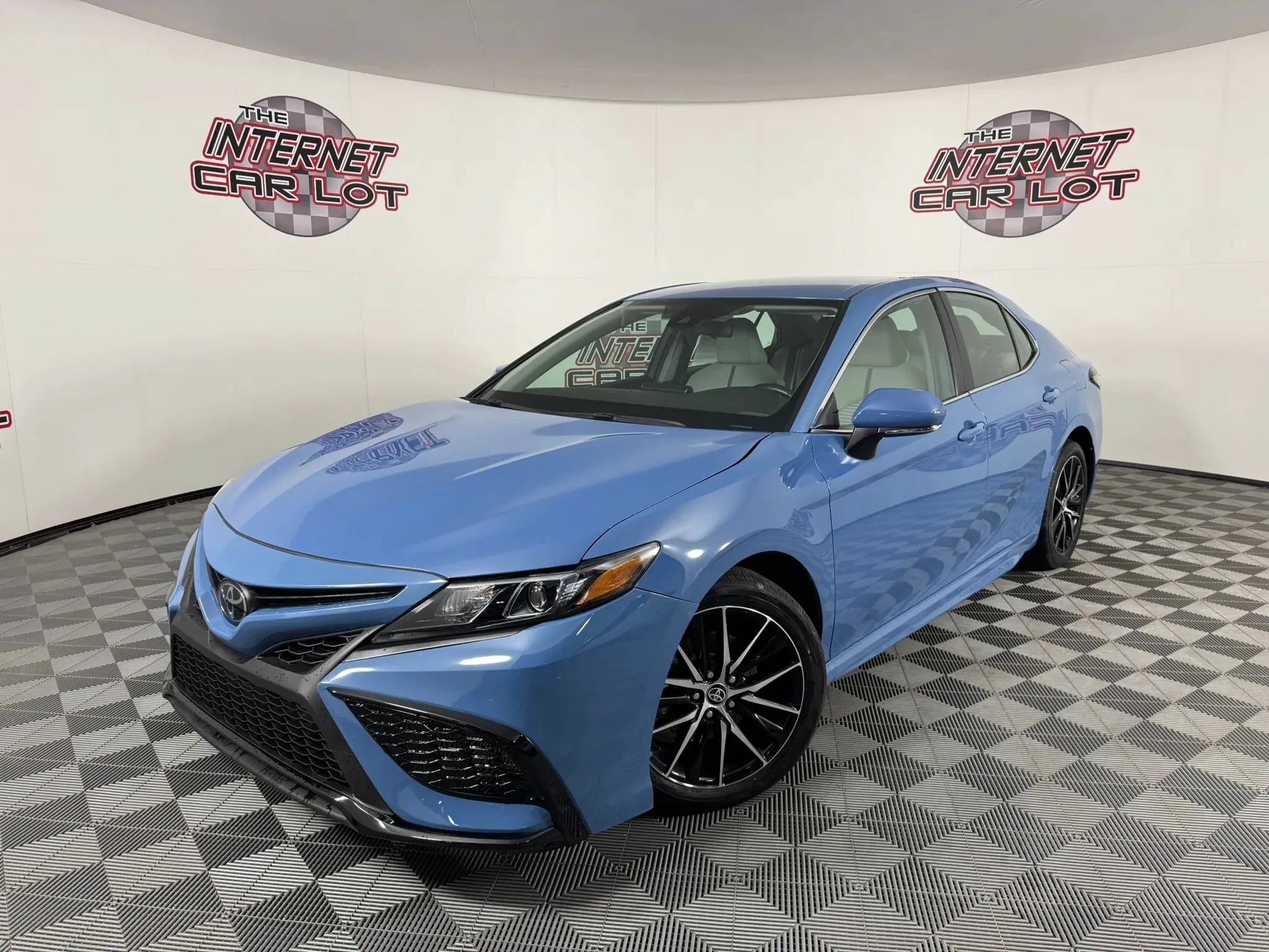 Used 2024 Toyota Camry SE w/ Cold Weather Package