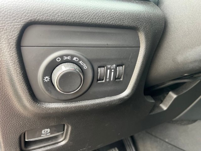 Used 2024 Jeep Grand Cherokee Altitude AWD/4WD image 19