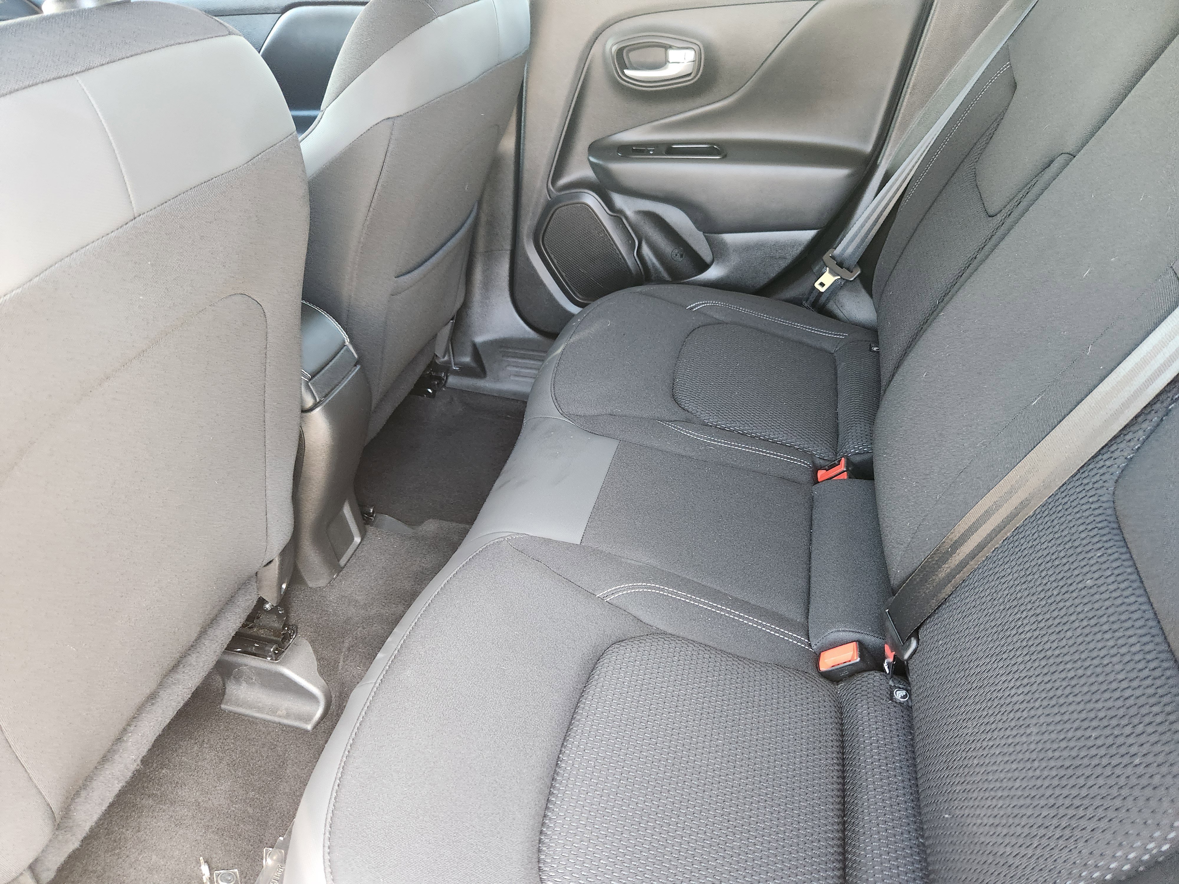Used 2023 Jeep Renegade Latitude w/ Premium Group AWD/4WD image 20