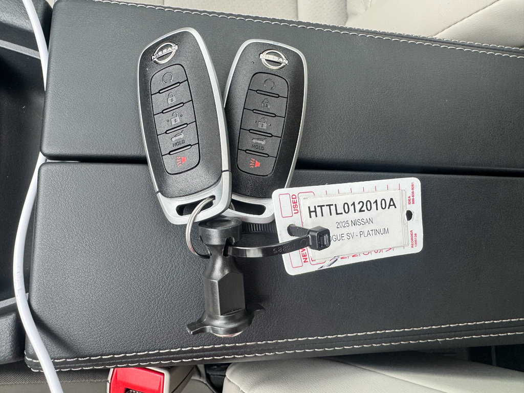 Used 2025 Nissan Rogue SV w/ SV Premium Package FWD image 32