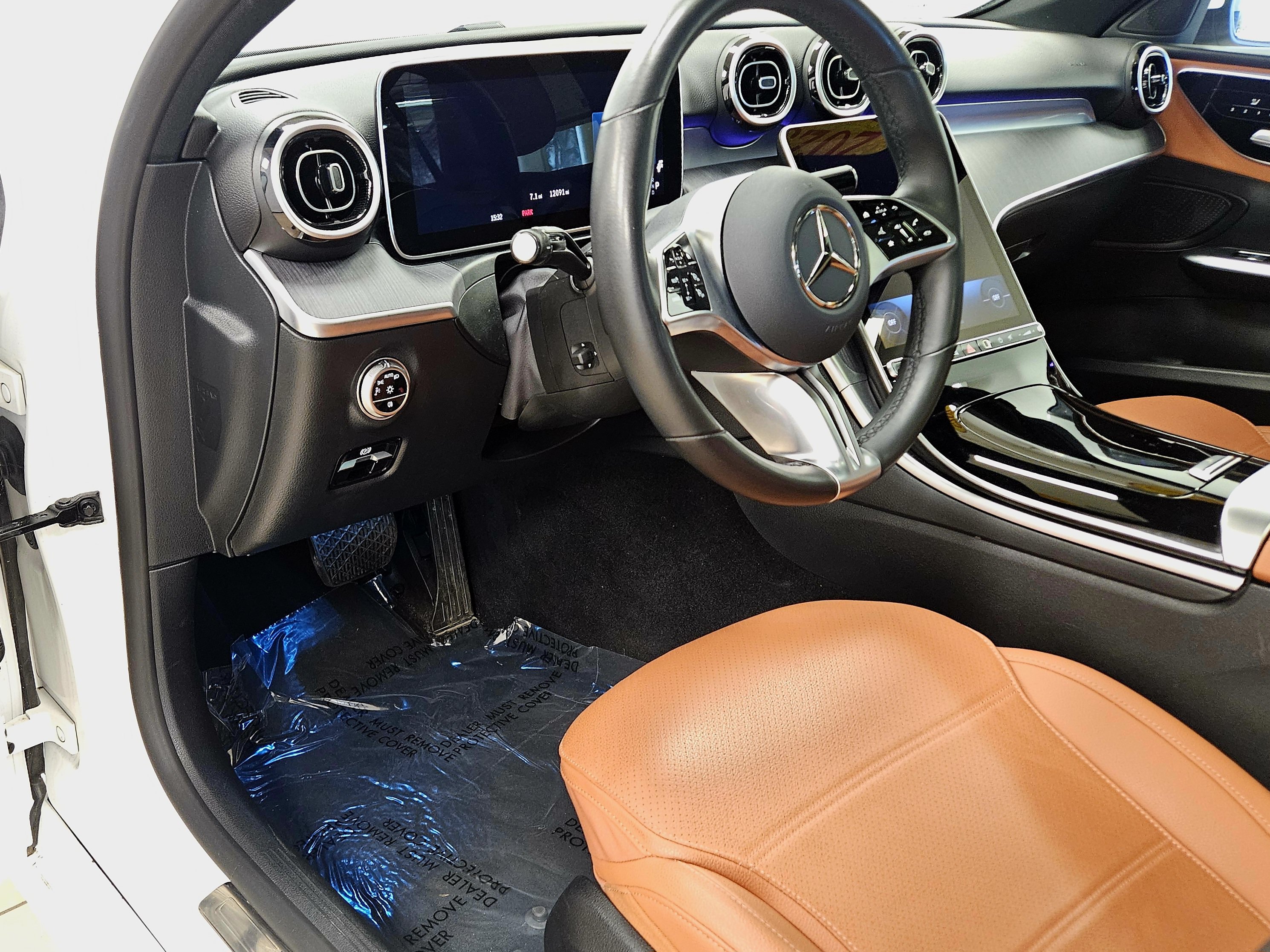 Used 2025 Mercedes-Benz C 300 4MATIC Sedan image 34