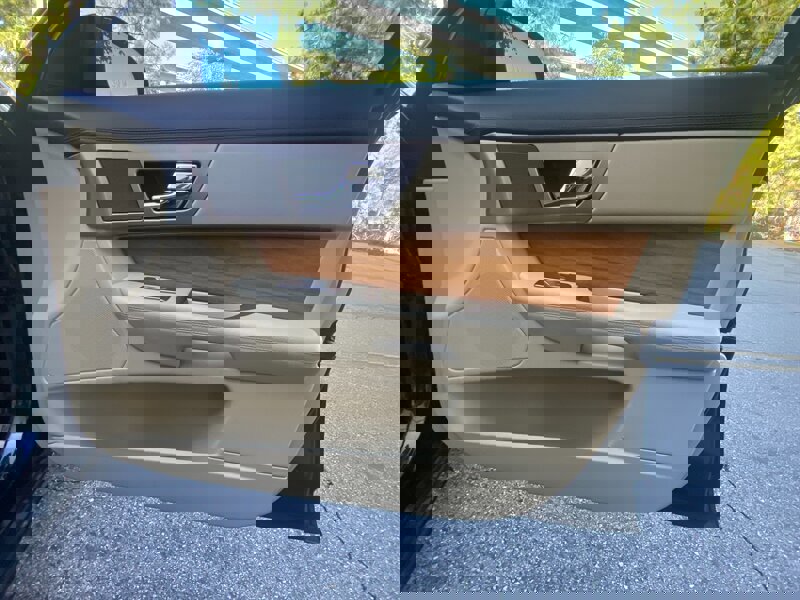 Used 2010 Jaguar XF Luxury image 34