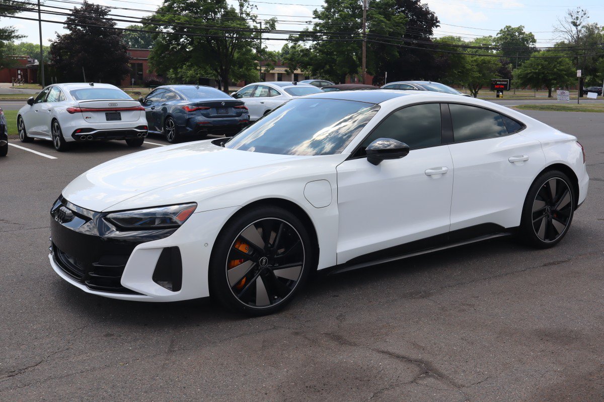 Used 2022 Audi RS e-tron GT w/ Carbon Performance Package AWD/4WD image 1