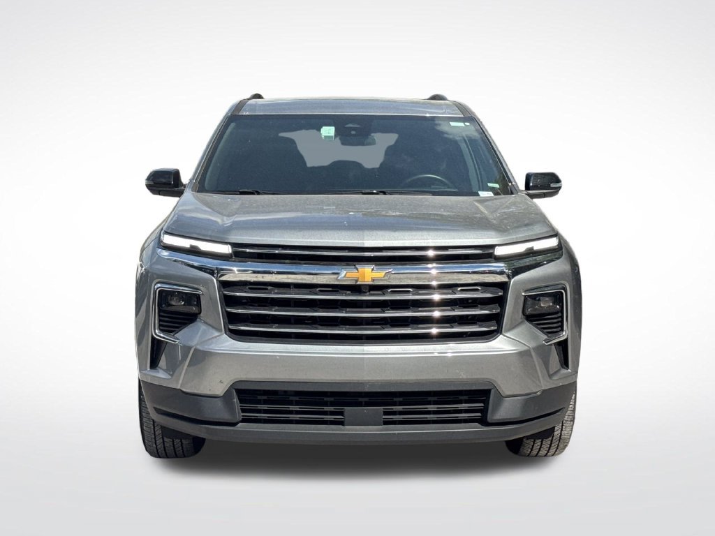 Used 2025 Chevrolet Traverse LT FWD image 9