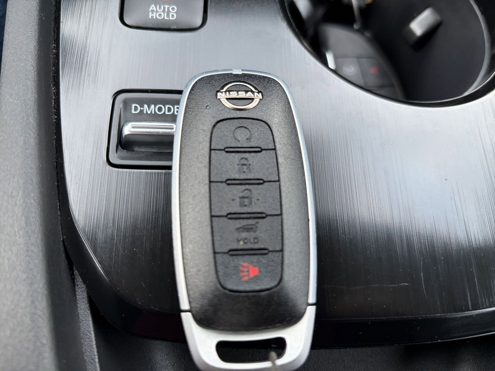 Used 2025 Nissan Rogue SV FWD image 21