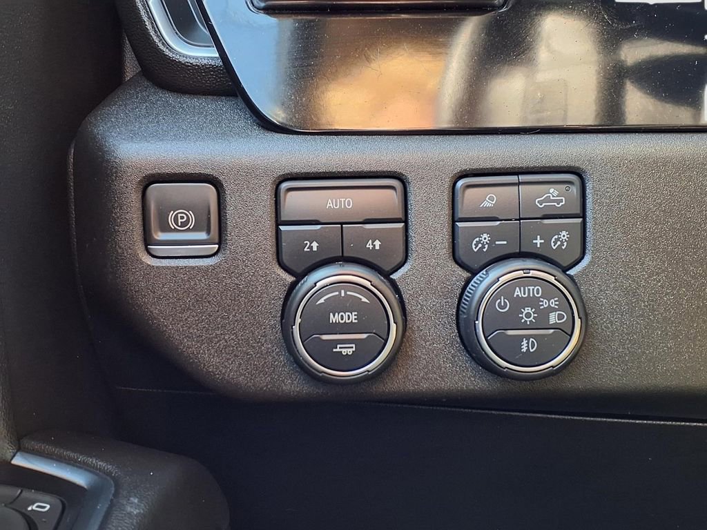 Used 2022 Chevrolet Silverado 1500 LTZ AWD/4WD image 27