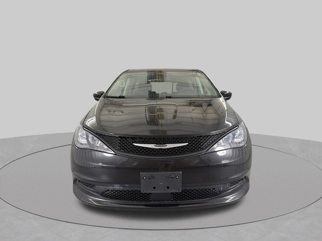 Used 2023 Chrysler Voyager LX FWD image 4