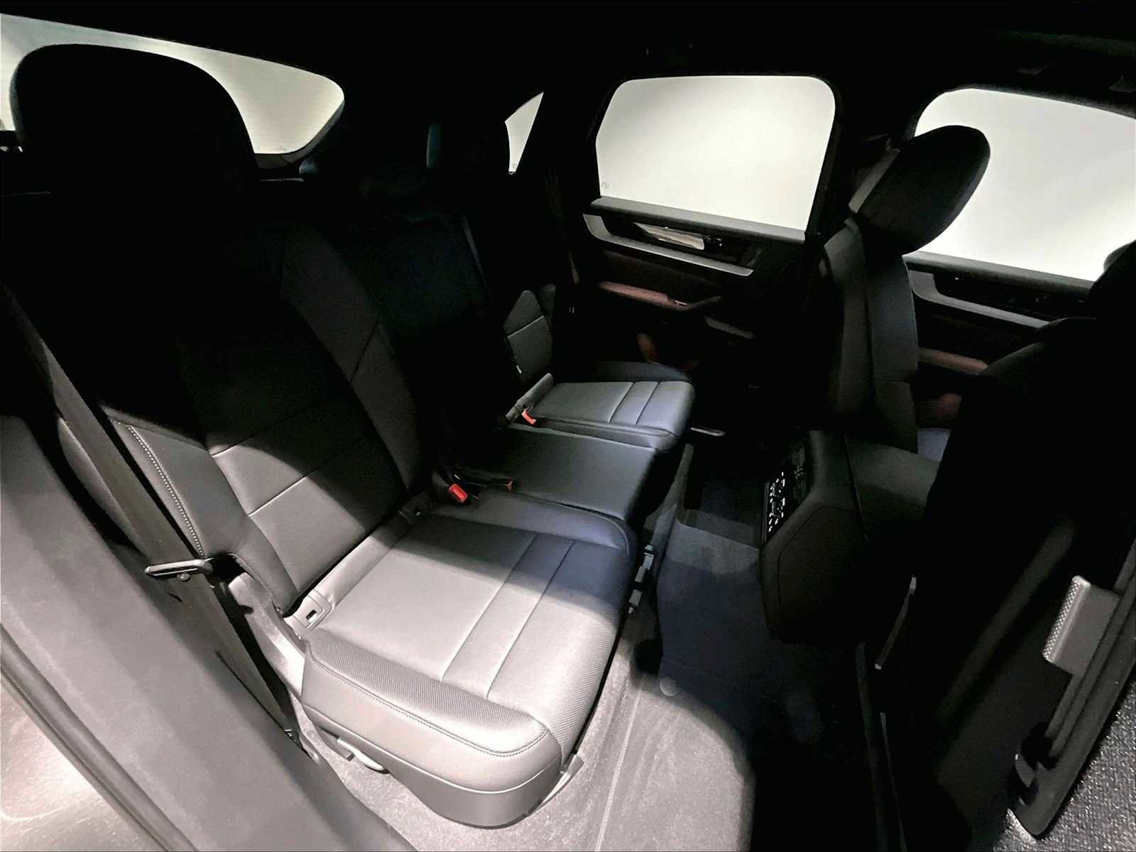 Used 2026 Porsche Cayenne image 32
