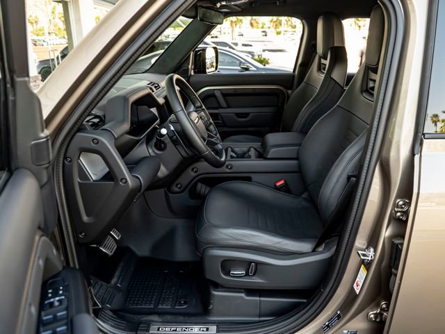 Used 2025 Land Rover Defender 110 AWD/4WD image 15