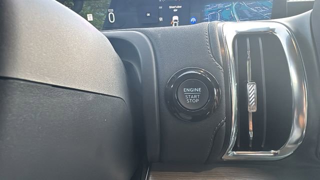 Used 2025 Ford Expedition Platinum AWD/4WD image 16