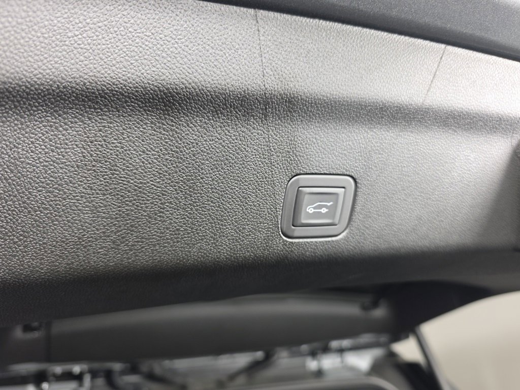 New 2025 Chevrolet Suburban Premier w/ Sun And Tow Package image 39