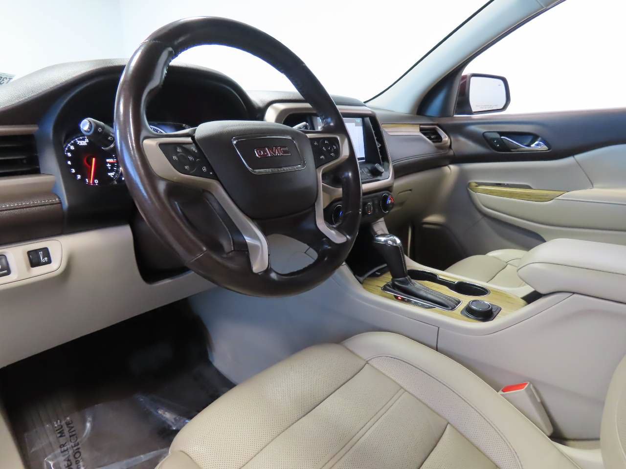 Used 2018 GMC Acadia Denali w/ Technology Package FWD image 6