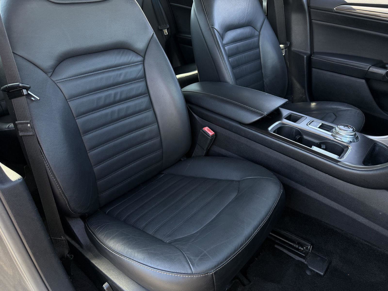 Used 2017 Ford Fusion SE w/ Fusion SE Technology Package image 21