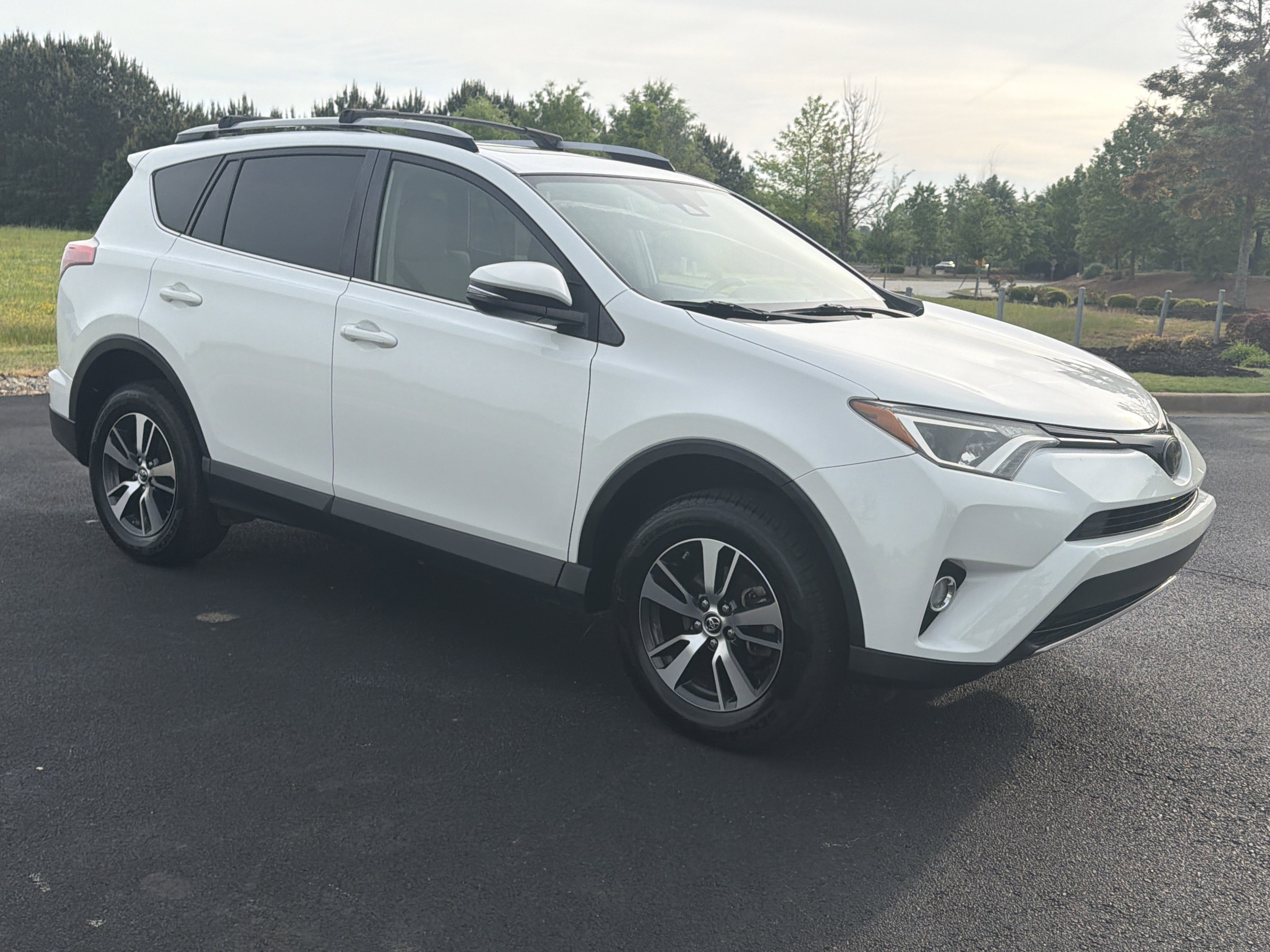 Used 2018 Toyota RAV4 XLE image 2