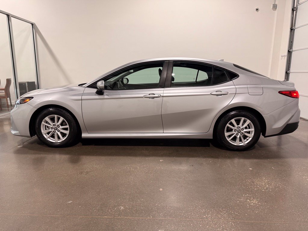 Used 2025 Toyota Camry LE FWD image 8