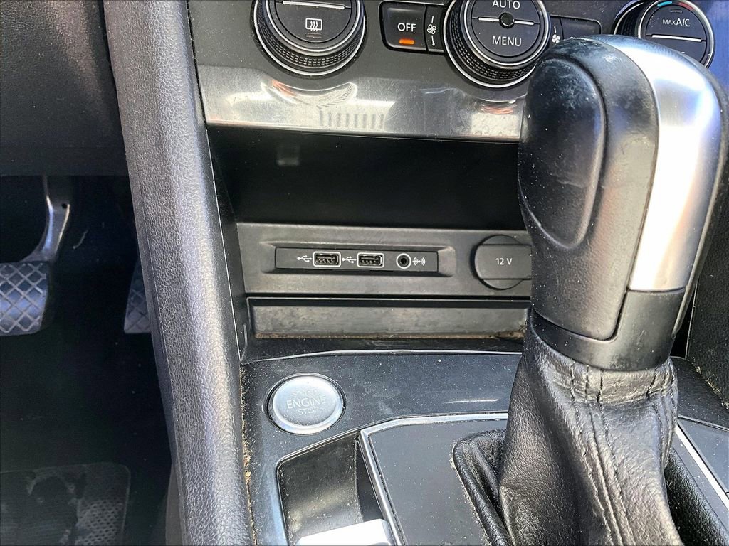 Used 2020 Volkswagen Tiguan SE image 30