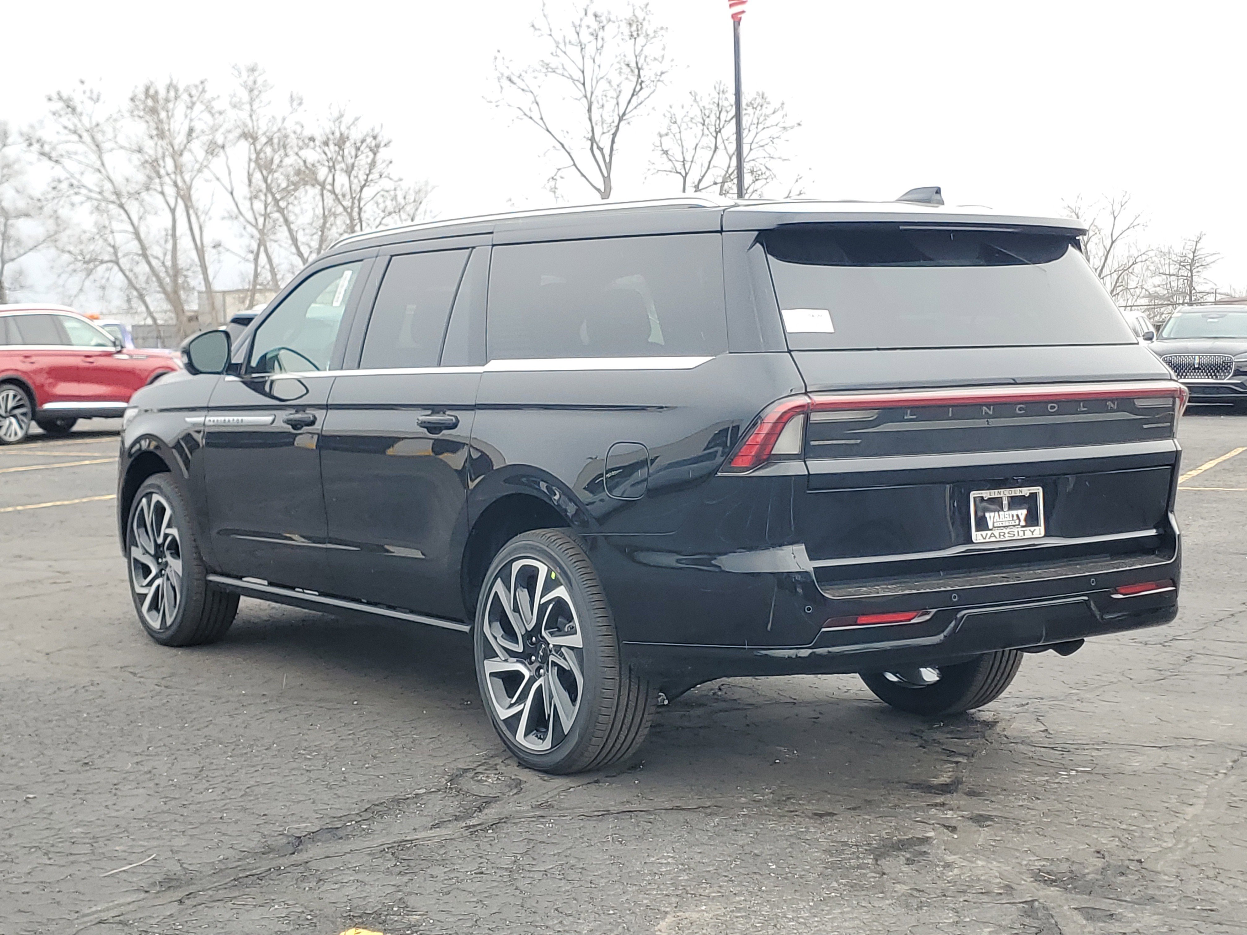 New 2026 Lincoln Navigator L Reserve AWD/4WD image 3