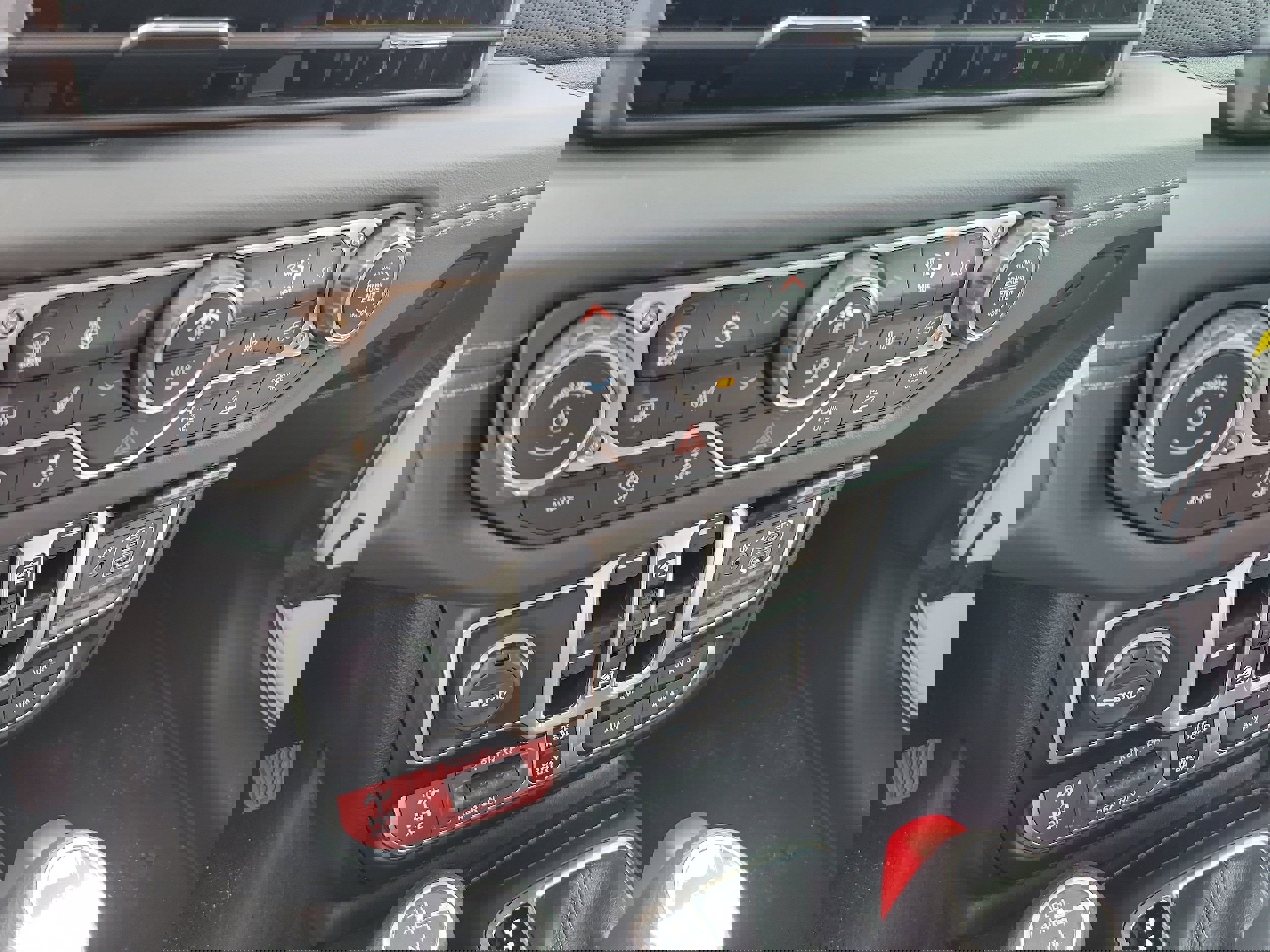 New 2025 Jeep Gladiator Rubicon w/ Safety Group image 18