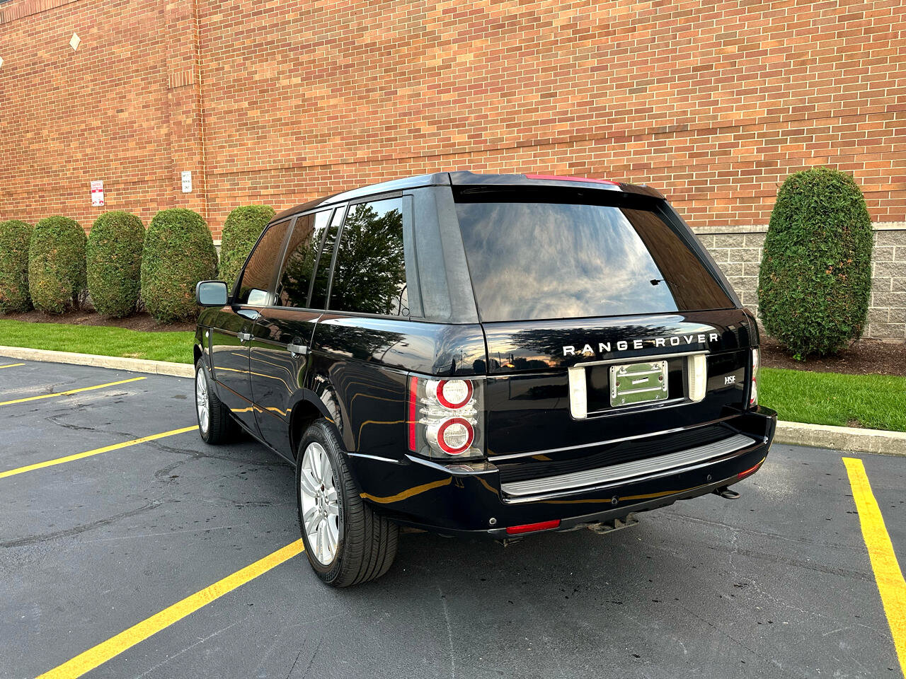 Used 2010 Land Rover Range Rover HSE LUX image 31