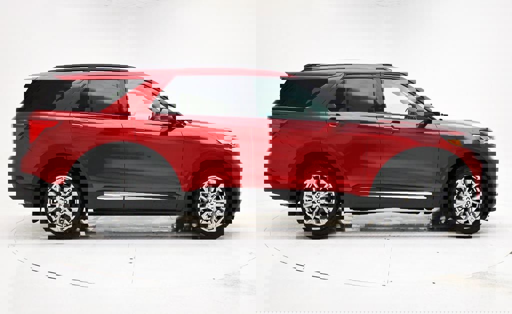 Used 2021 Ford Explorer XLT w/ Equipment Group 202A image 3