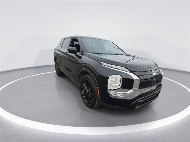 Used 2023 Mitsubishi Outlander SEL image 2