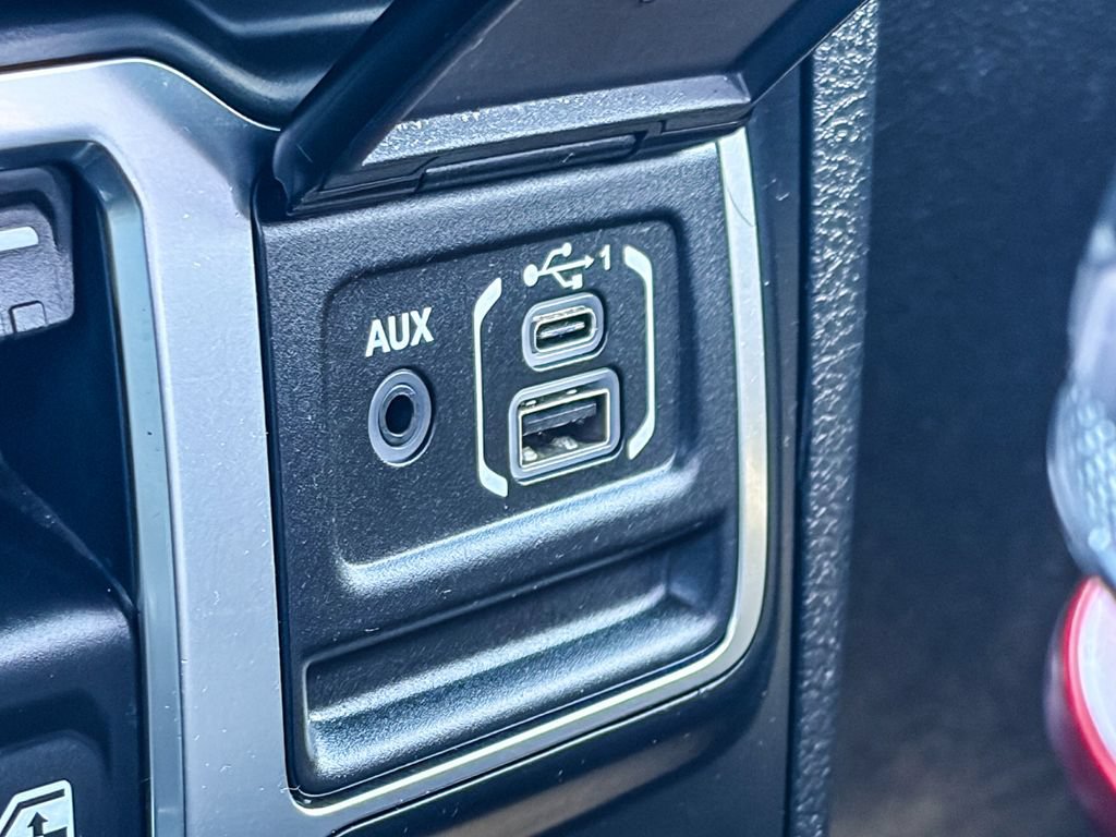 Used 2025 Jeep Wrangler Sport AWD/4WD image 28