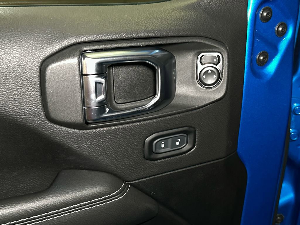 Used 2023 Jeep Wrangler Unlimited Sahara image 17