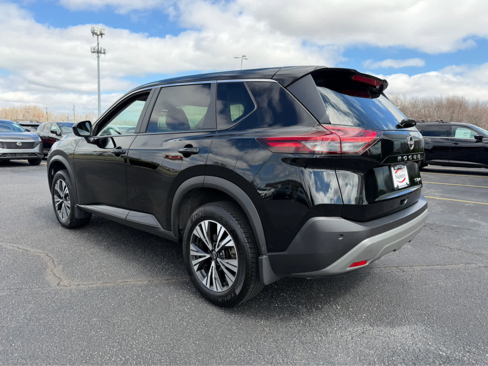 Used 2023 Nissan Rogue SV image 5