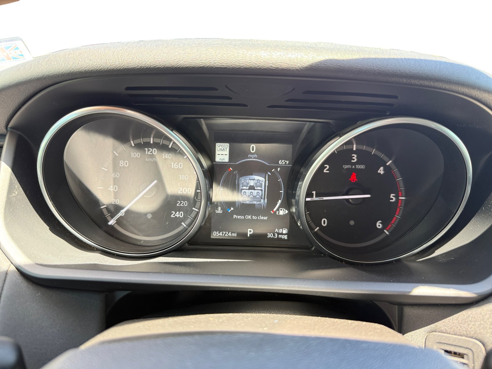 Used 2017 Land Rover Discovery HSE AWD/4WD image 11
