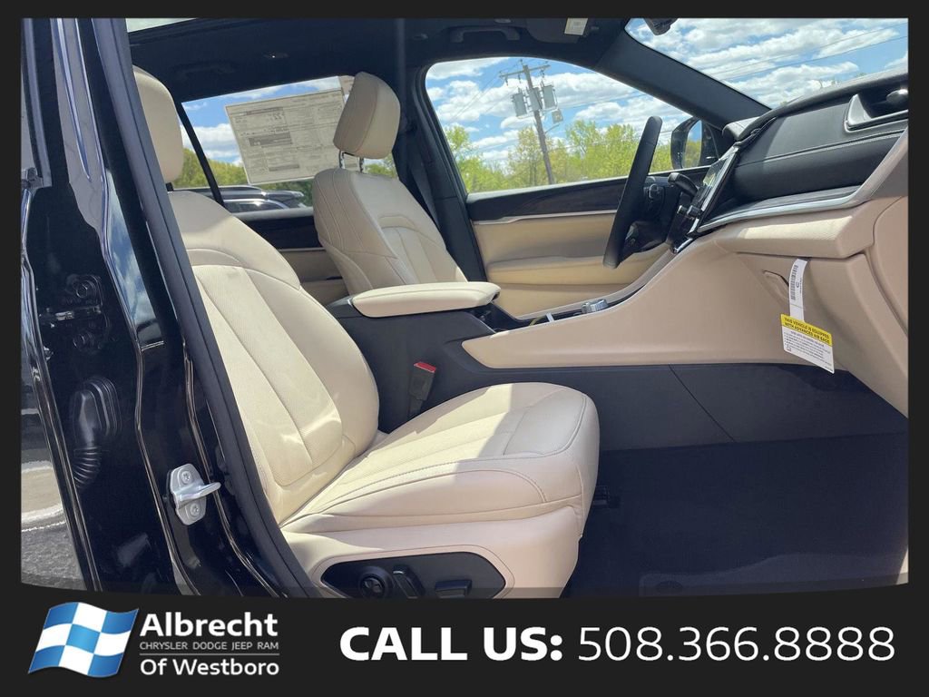 New 2026 Jeep Grand Cherokee L Limited AWD/4WD image 17