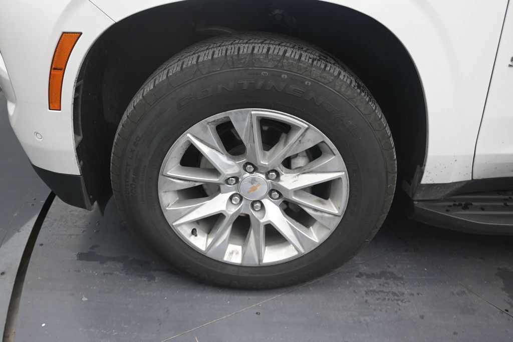 Used 2025 Chevrolet Suburban Premier RWD image 9