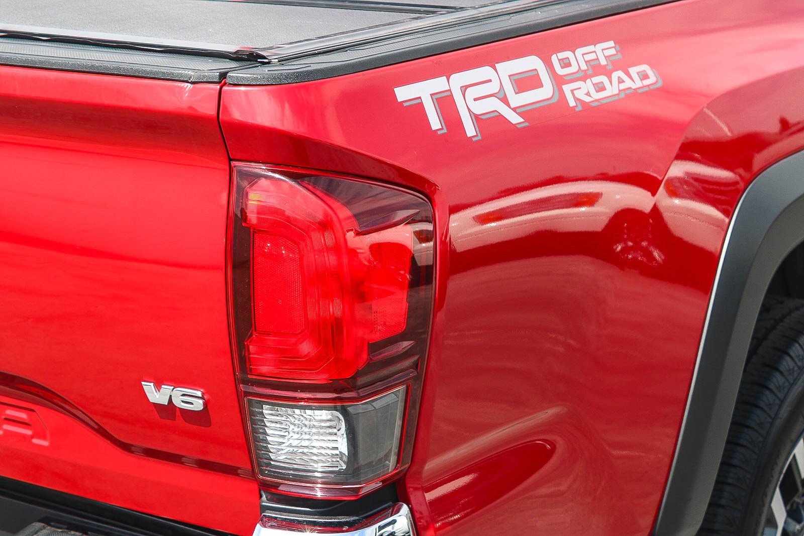 Used 2018 Toyota Tacoma TRD Off-Road RWD image 10