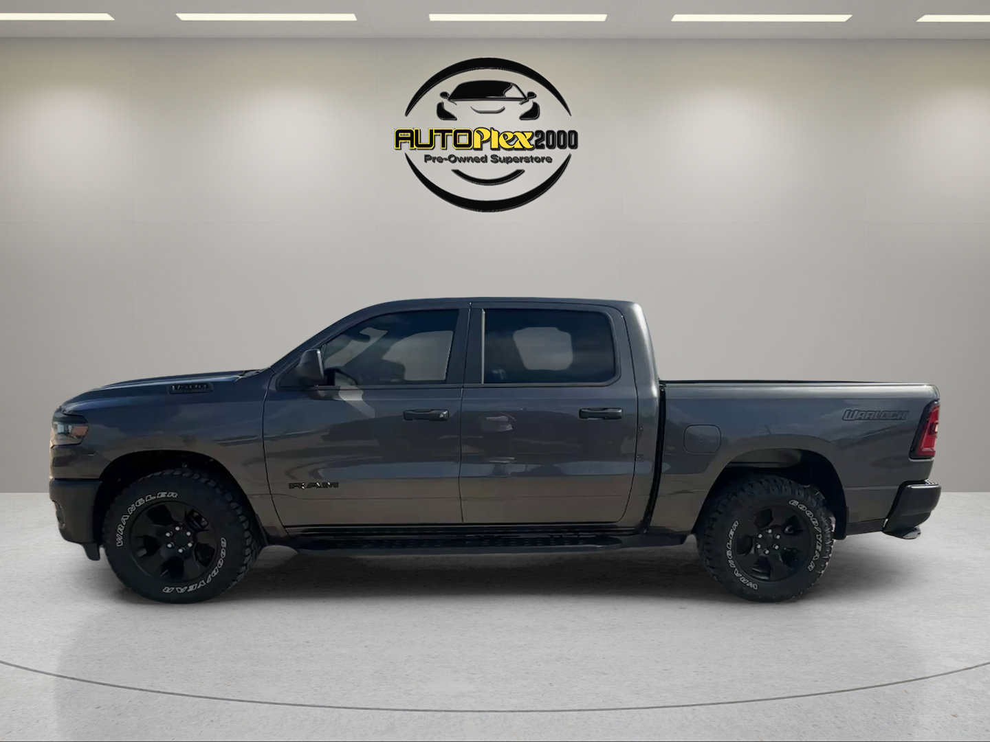 Used 2025 RAM 1500 Warlock AWD/4WD image 4