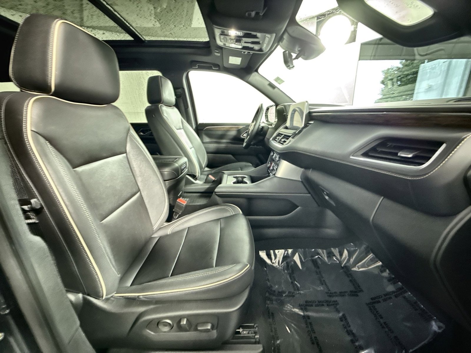 Used 2023 Chevrolet Suburban Premier image 28