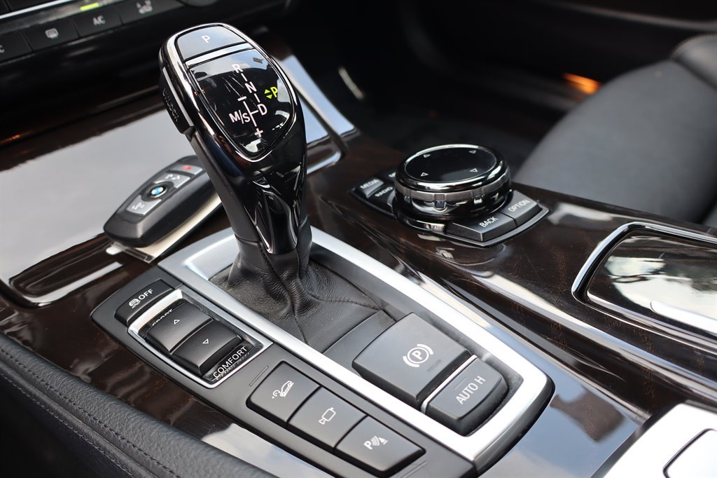 Used 2014 BMW 550i xDrive Sedan AWD/4WD image 31
