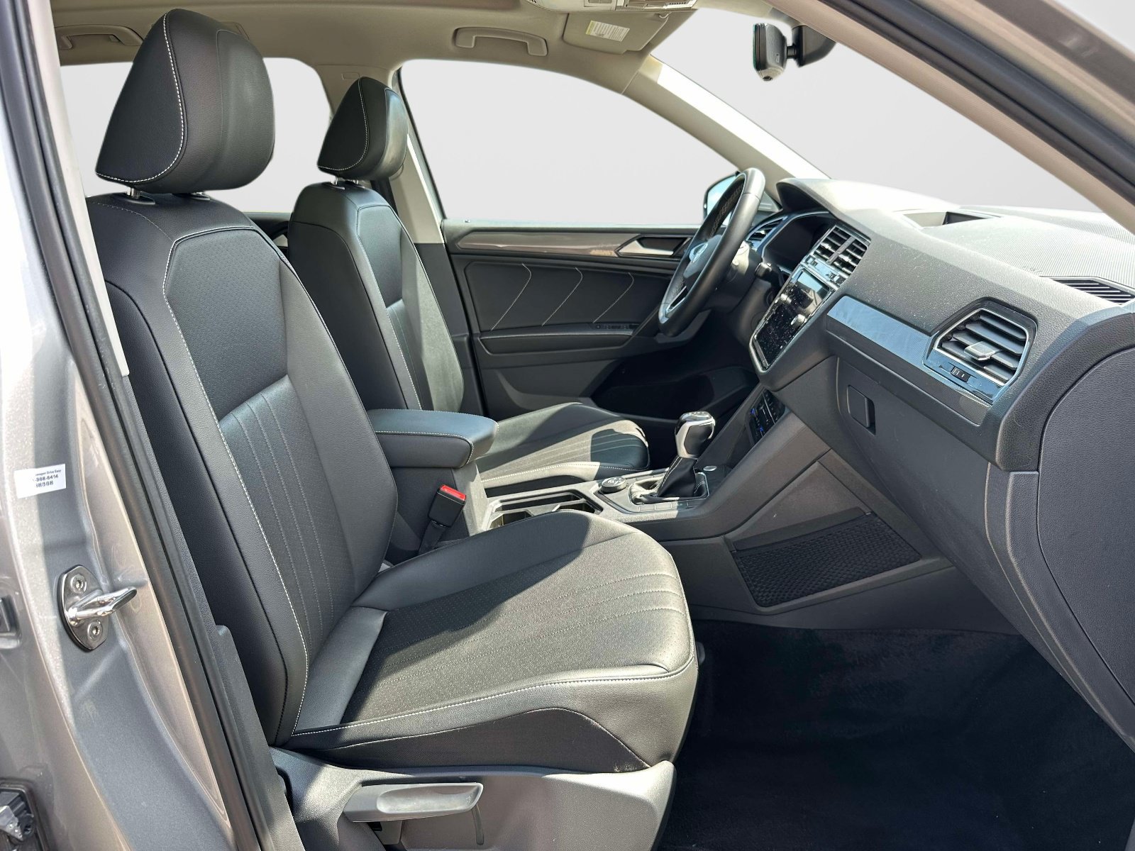 Certified 2023 Volkswagen Tiguan SE w/ Panoramic Sunroof Package AWD/4WD image 10