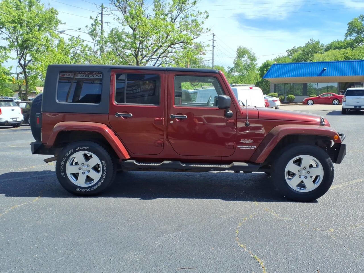 Used 2010 Jeep Wrangler Unlimited Sahara w/ Dual Top Group AWD/4WD image 2