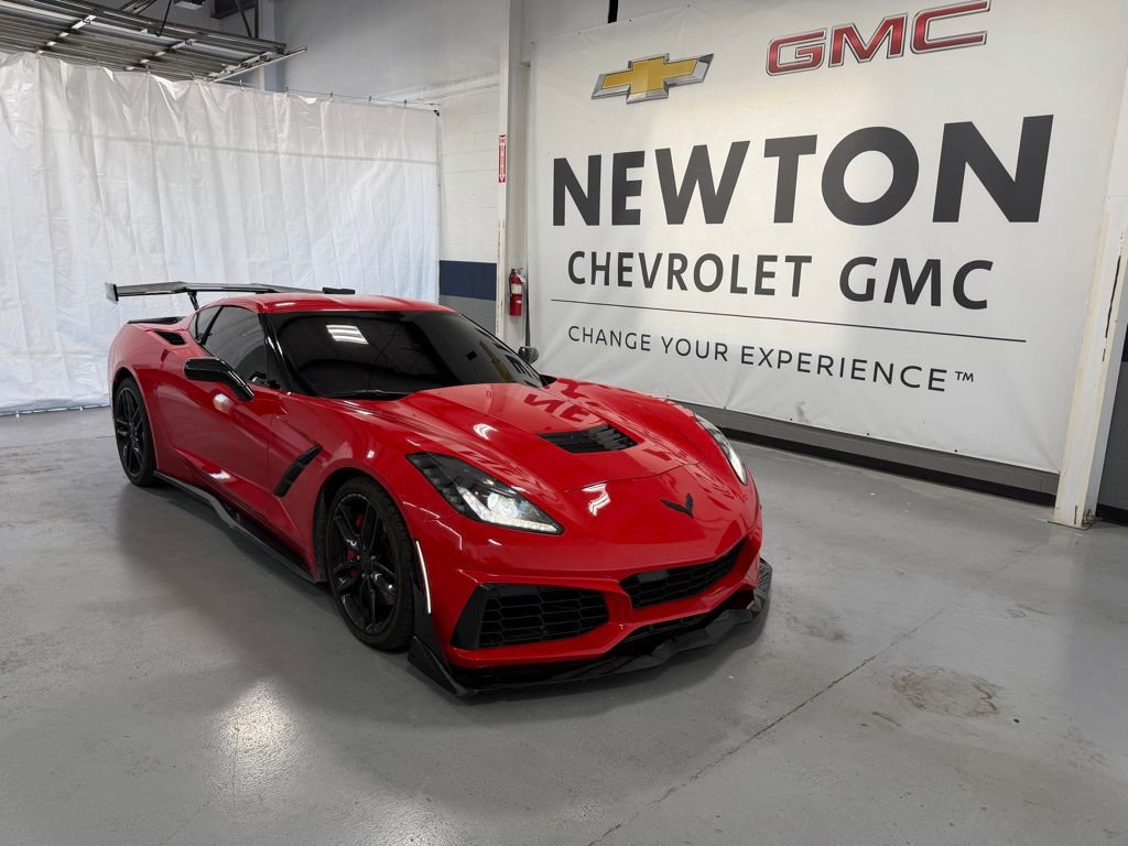 Used 2015 Chevrolet Corvette Stingray Coupe w/ 3LT Preferred Equipment Group image 2