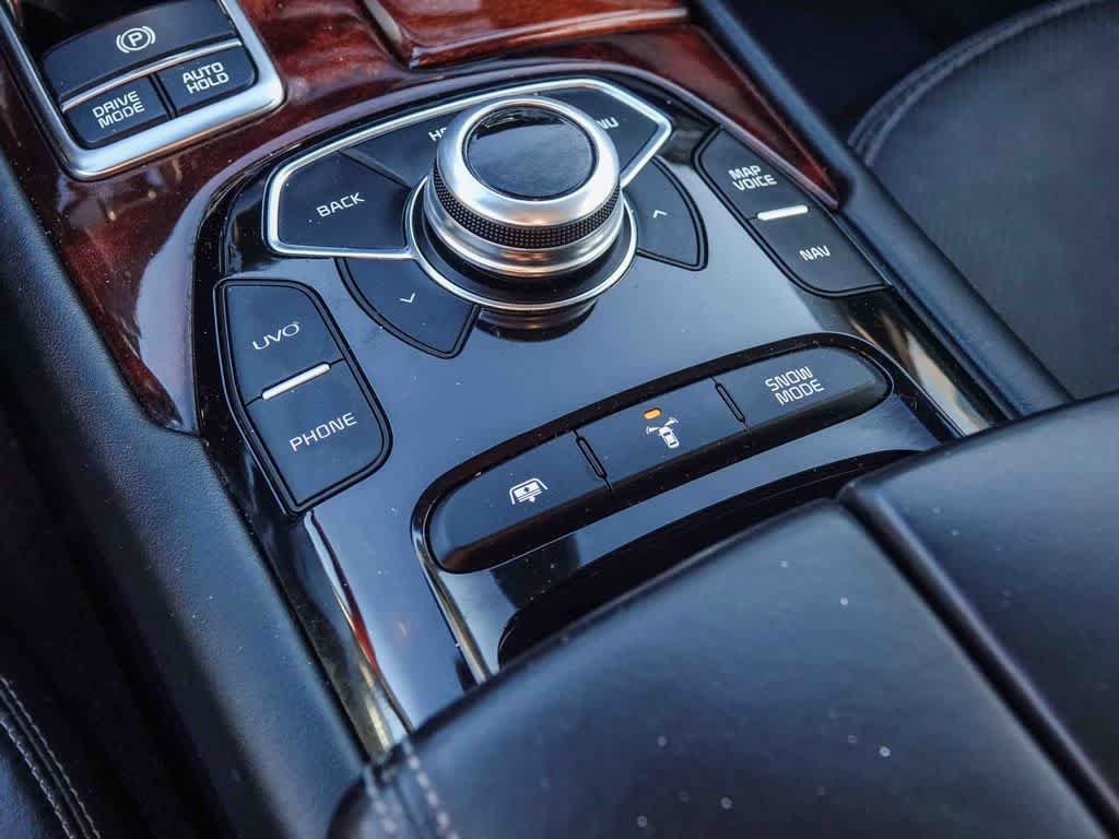 Used 2017 Kia K900 Luxury image 20