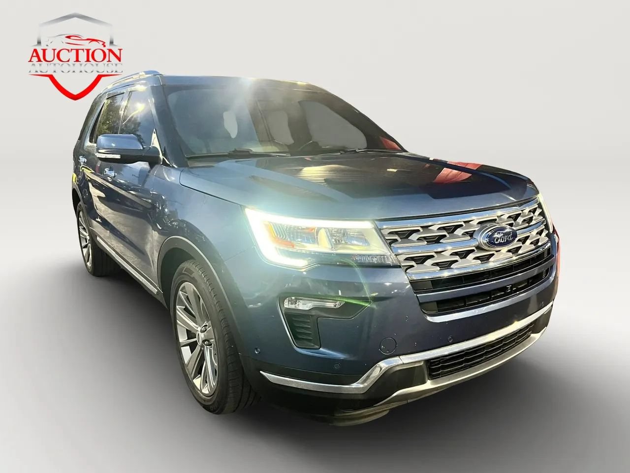 Used 2018 Ford Explorer Limited w/ Equipment Group 301A AWD/4WD image 3