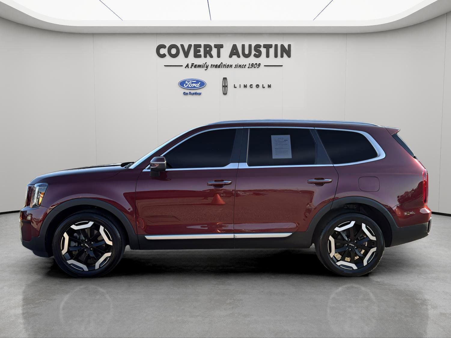 Used 2023 Kia Telluride S image 2