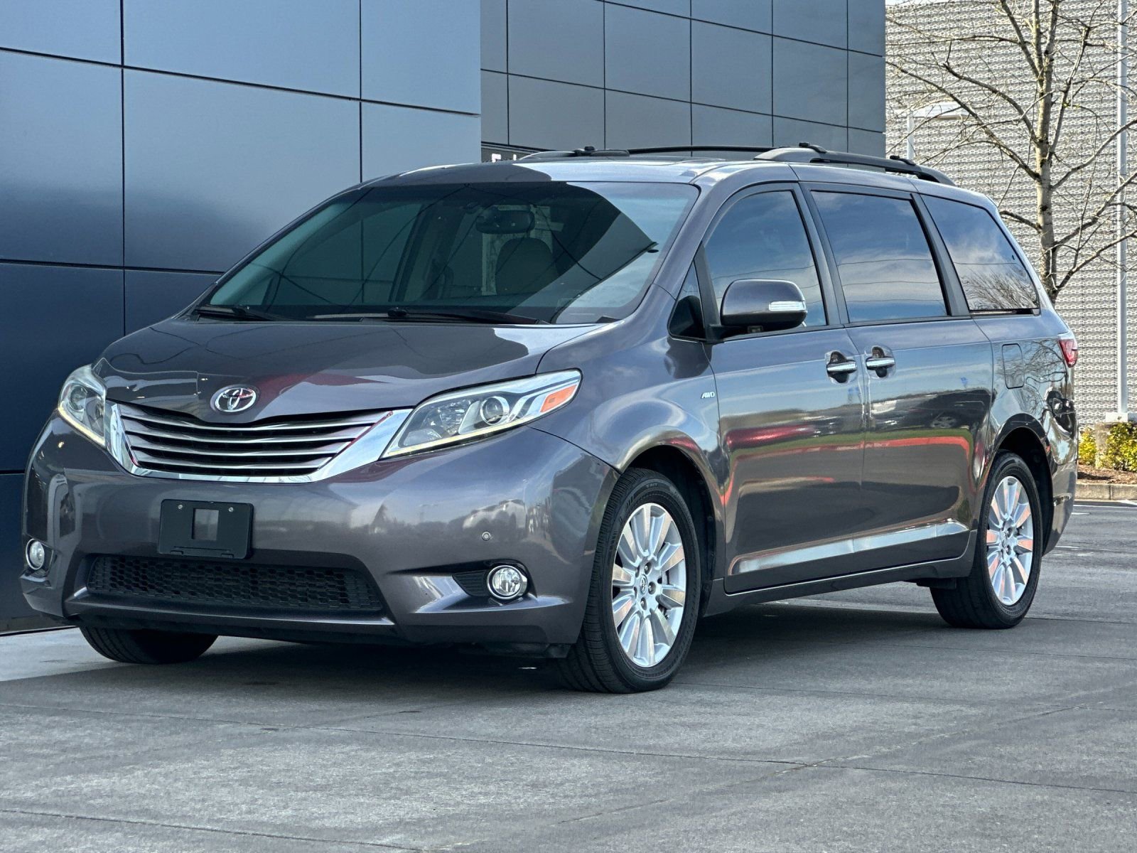 Used 2017 Toyota Sienna Limited Premium image 7