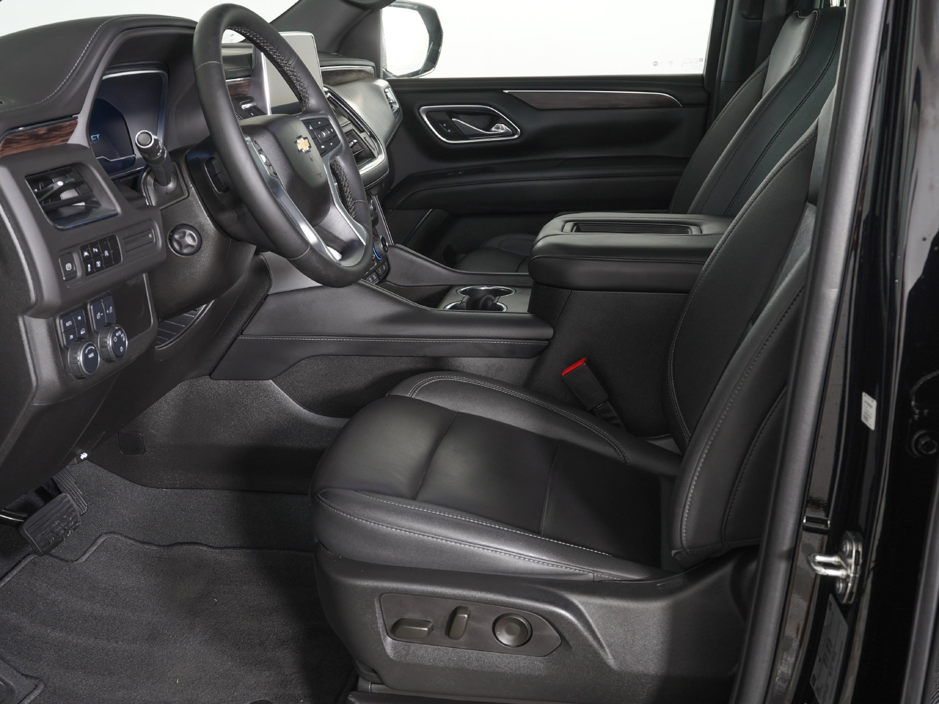 Used 2023 Chevrolet Tahoe LT w/ Luxury Package AWD/4WD image 14