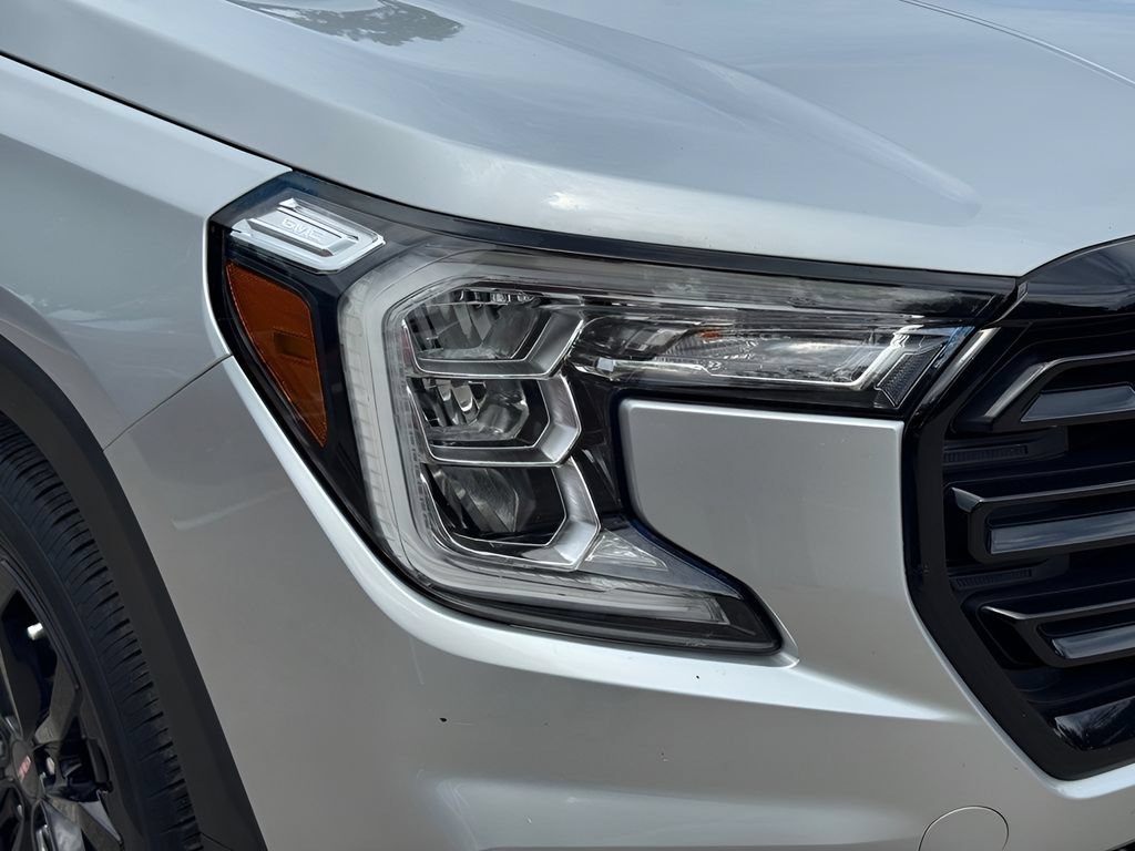 Used 2022 GMC Terrain SLE w/ Driver Convenience Package FWD image 9