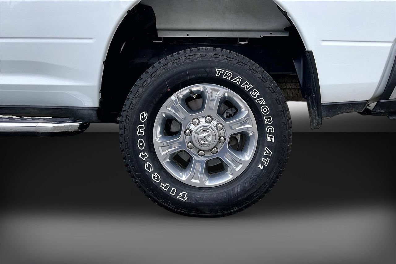 Used 2025 RAM 2500 Big Horn AWD/4WD image 35
