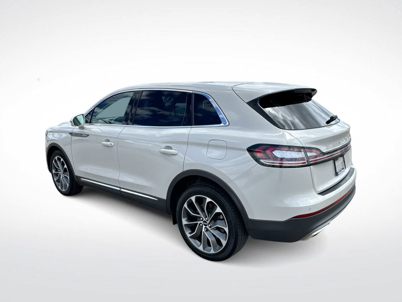 Used 2023 Lincoln Nautilus Reserve AWD/4WD image 6