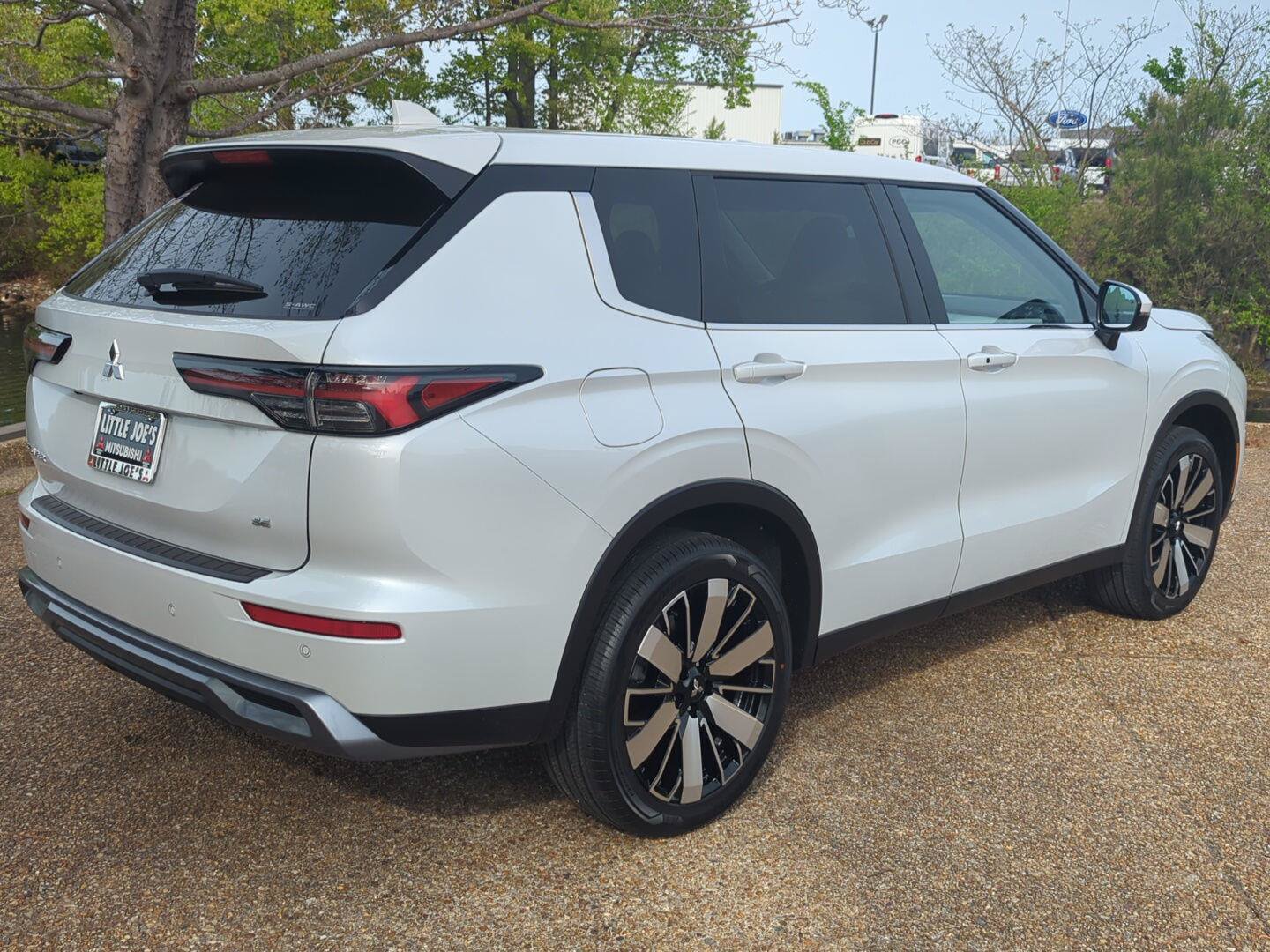 New 2026 Mitsubishi Outlander SE AWD/4WD image 3